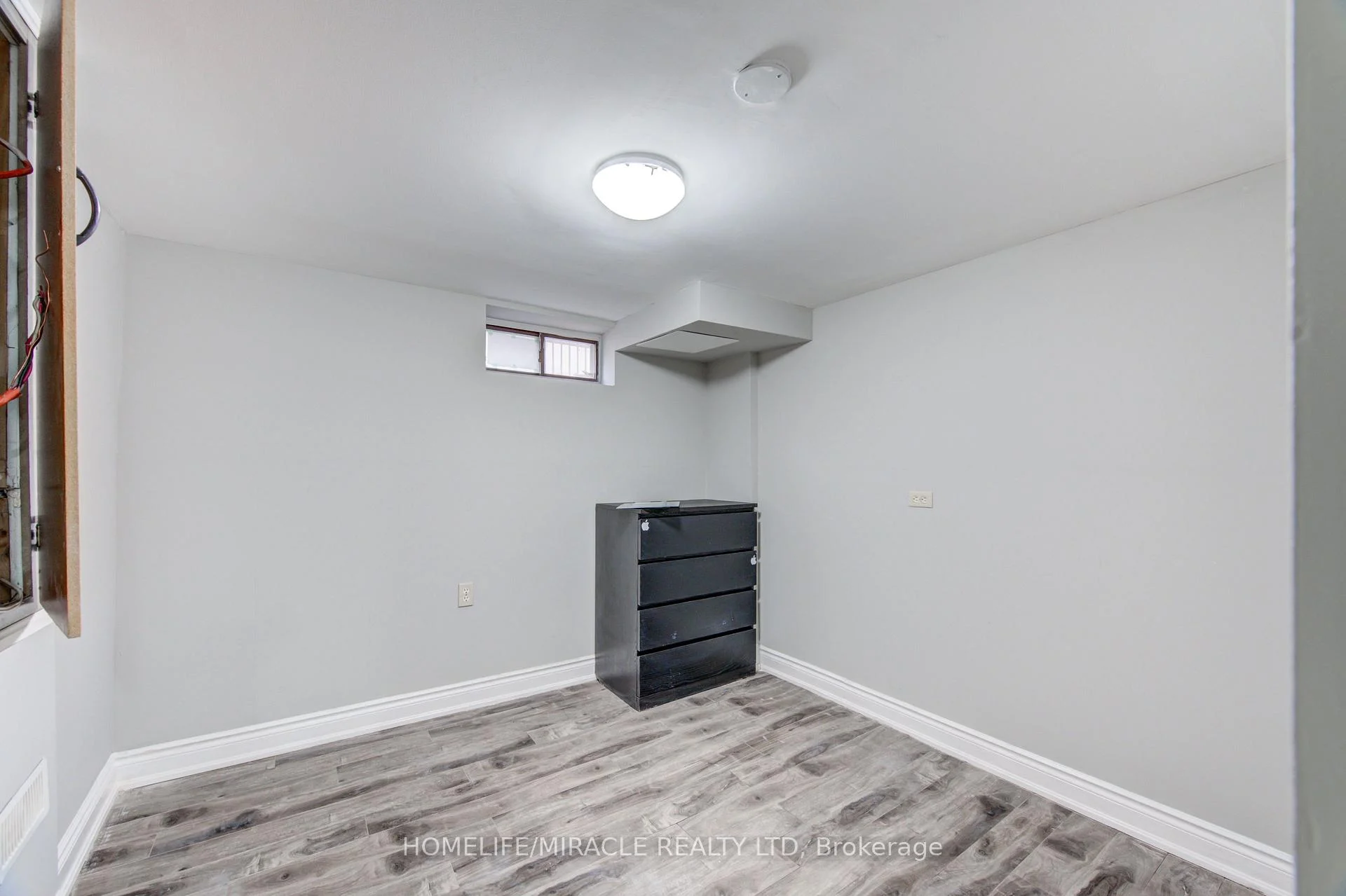 Photo 40 of 104 Queenston Crescent, London, East O — HOMEH