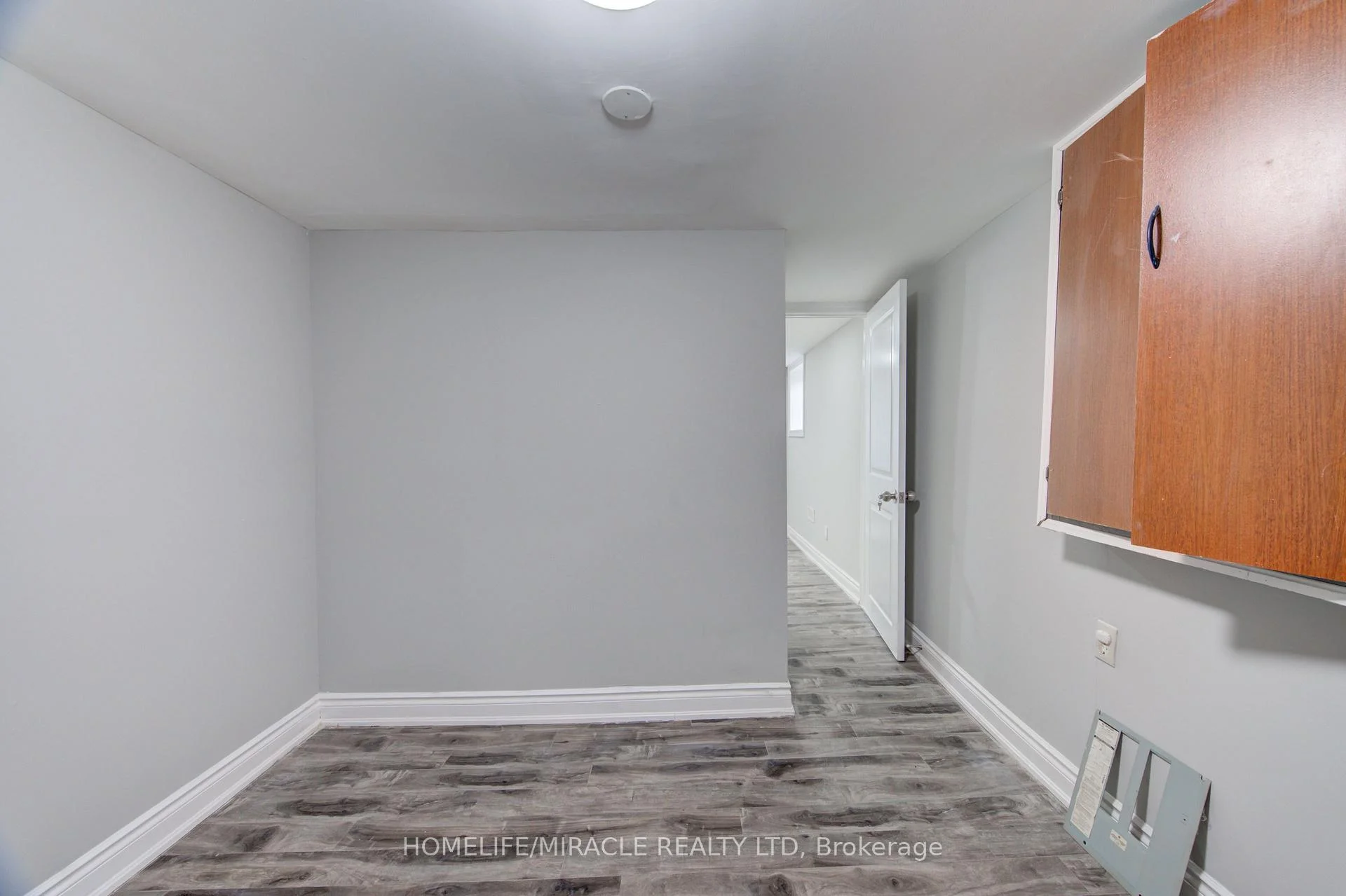 Photo 41 of 104 Queenston Crescent, London, East O — HOMEH