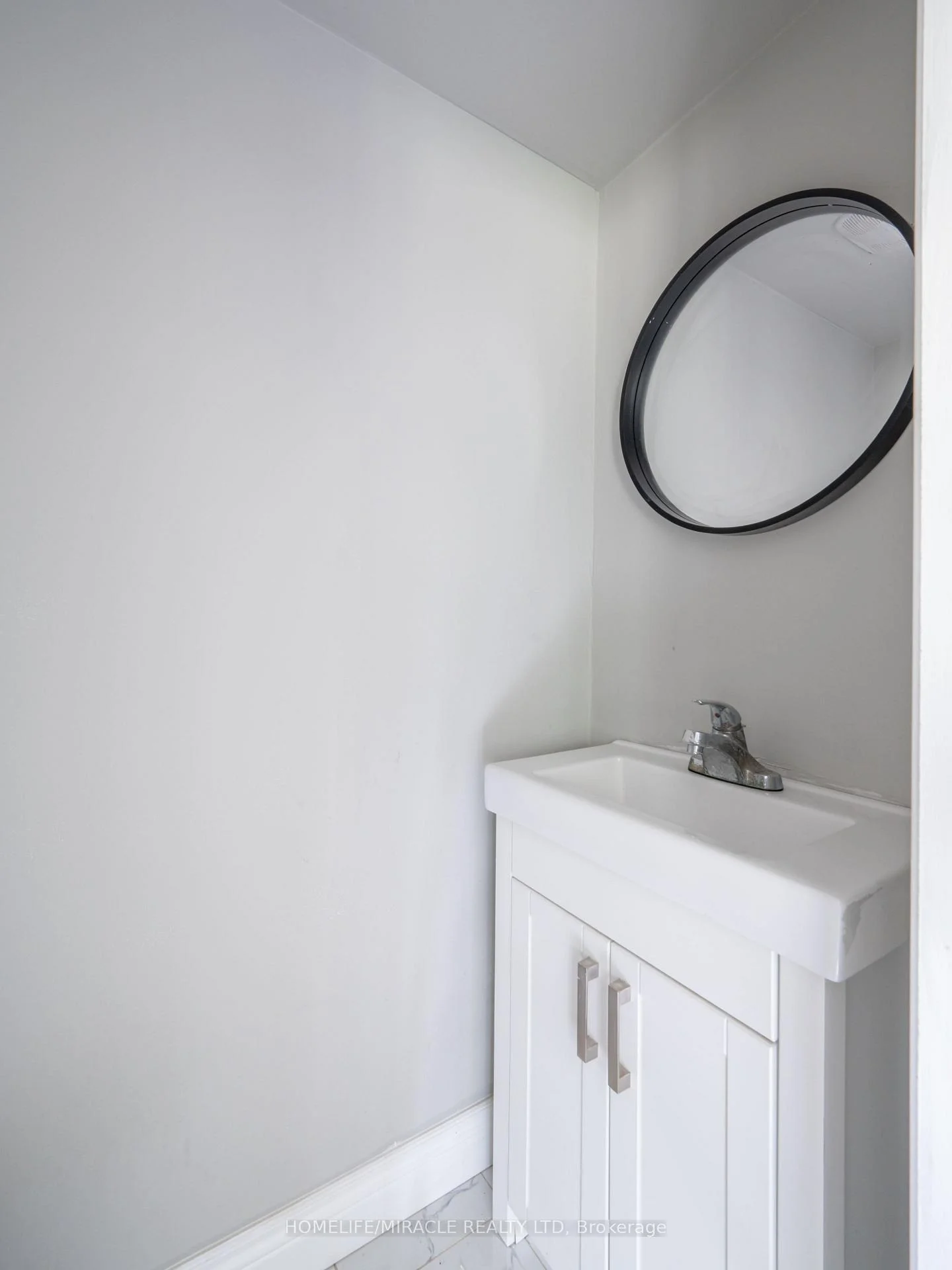 Photo 42 of 104 Queenston Crescent, London, East O — HOMEH