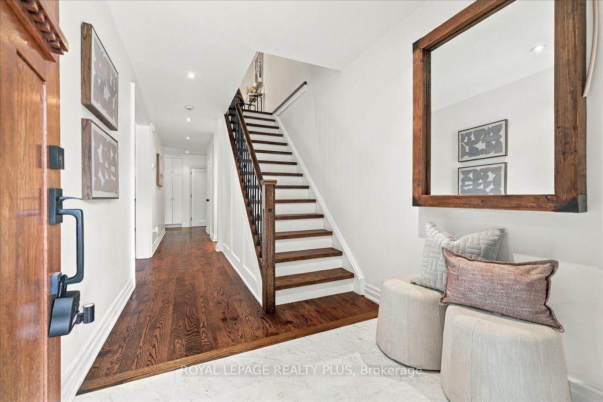 Photo 3 of 1865 Barsuda Drive, Mississauga, Clarkson — HOMEH