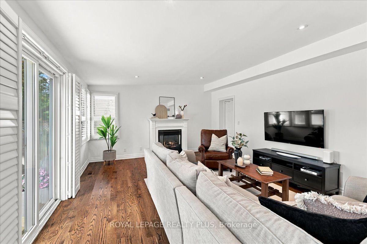 Photo 9 of 1865 Barsuda Drive, Mississauga, Clarkson — HOMEH