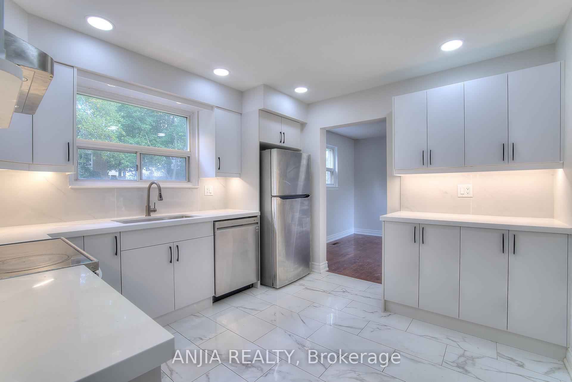 Photo 3 of 14 Cherrystone Drive, North York, Hillcrest Village — HOMEH
