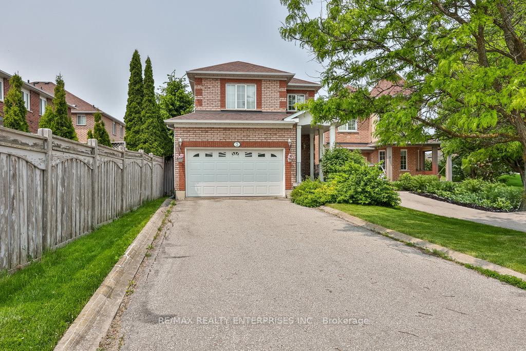 Photo 2 of 3 Jack Kenny Court, Caledon, Bolton West — HOMEH
