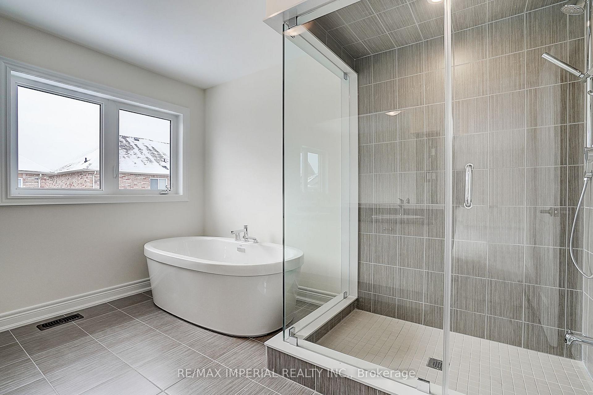 Photo 25 of 39 Bostock Drive, Georgina, Keswick South — HOMEH