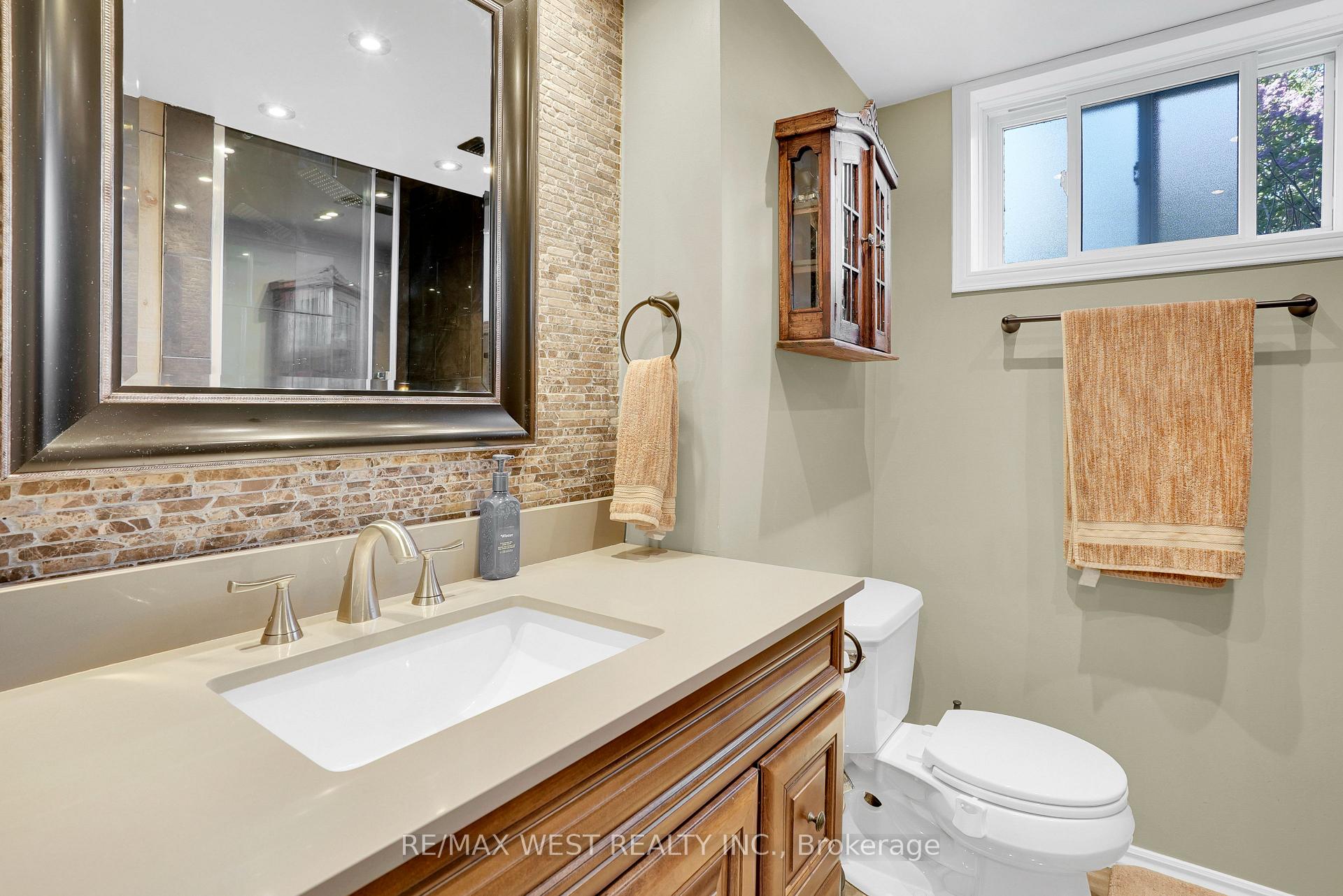 Photo 13 of 23 Mckibbon Avenue, Amaranth, Rural Amaranth — HOMEH