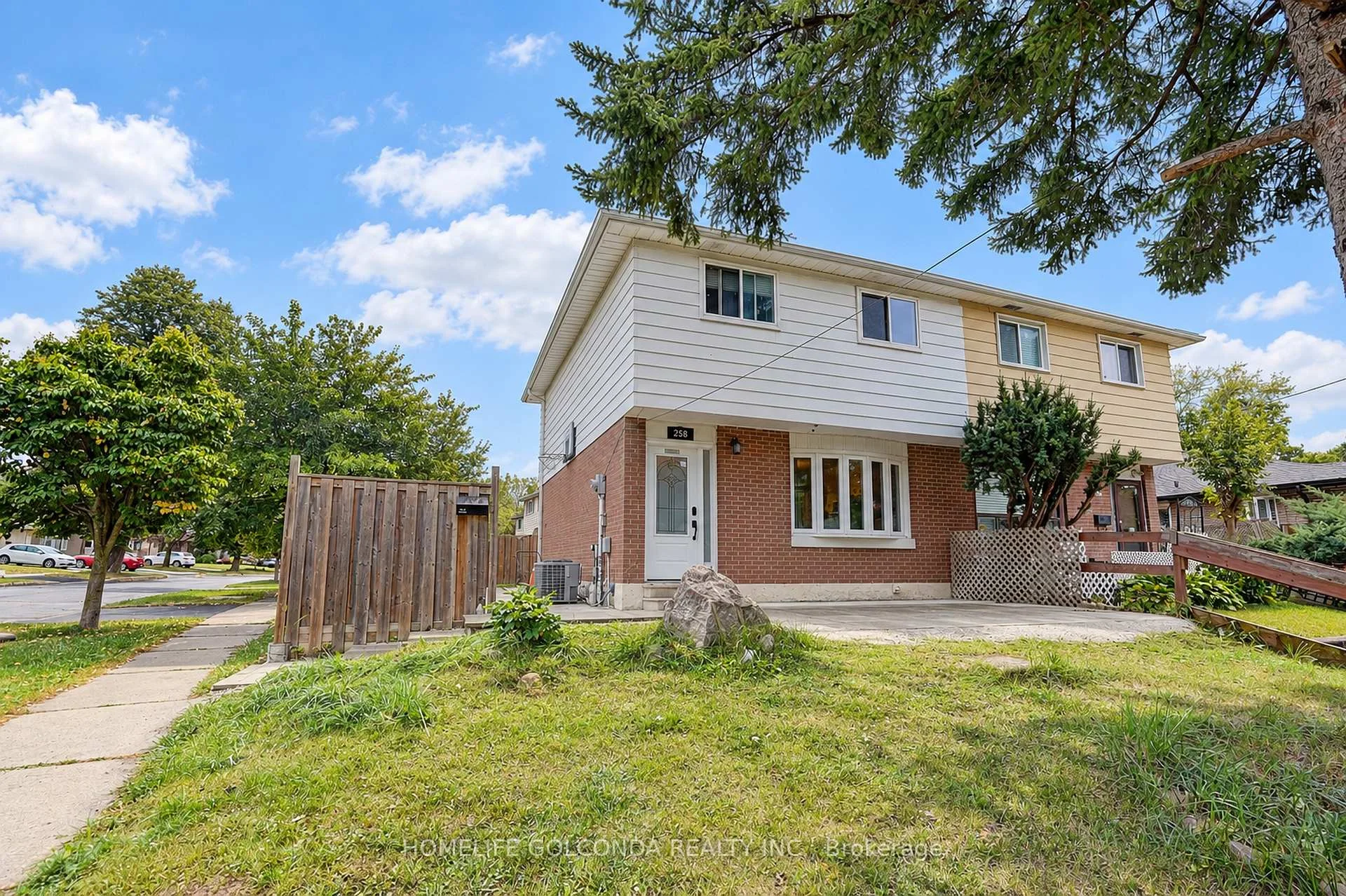 Photo 2 of 258 Hollyberry Trail, North York, Hillcrest Village — HOMEH