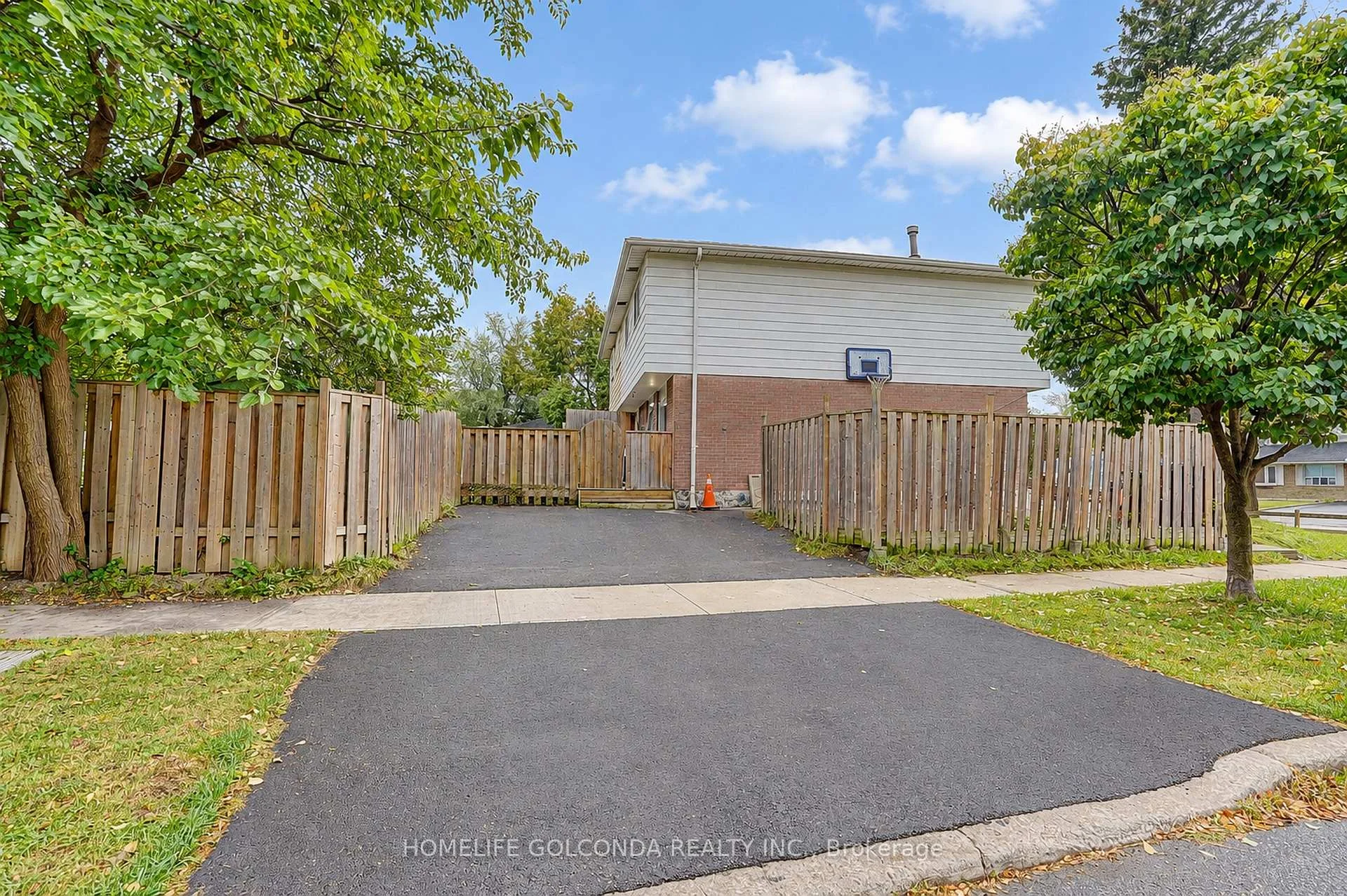 Photo 7 of 258 Hollyberry Trail, North York, Hillcrest Village — HOMEH