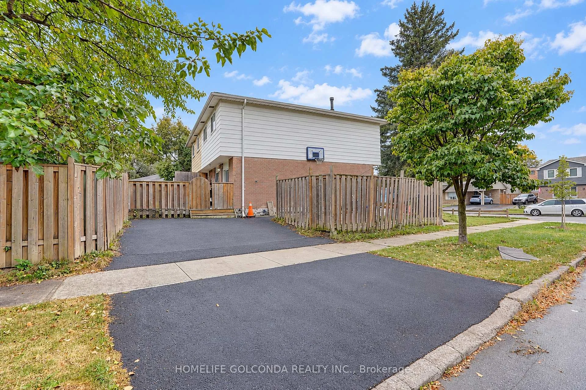 Photo 8 of 258 Hollyberry Trail, North York, Hillcrest Village — HOMEH