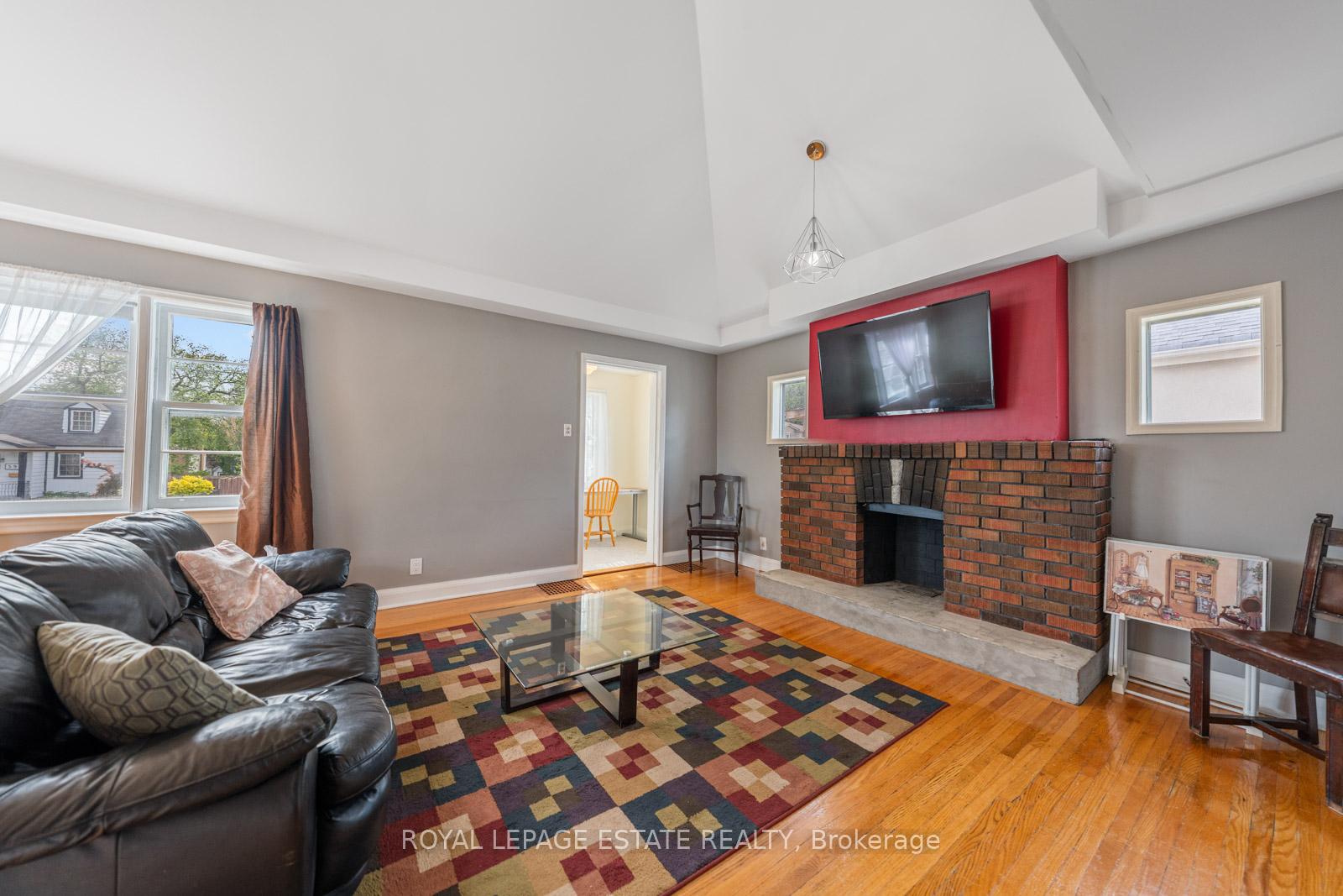 Photo 4 of 601 Pharmacy Avenue, Scarborough, Clairlea-Birchmount — HOMEH