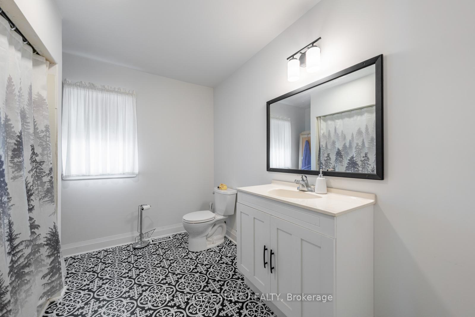 Photo 18 of 601 Pharmacy Avenue, Scarborough, Clairlea-Birchmount — HOMEH