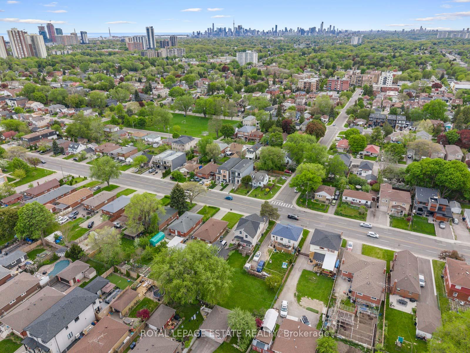 Photo 46 of 601 Pharmacy Avenue, Scarborough, Clairlea-Birchmount — HOMEH