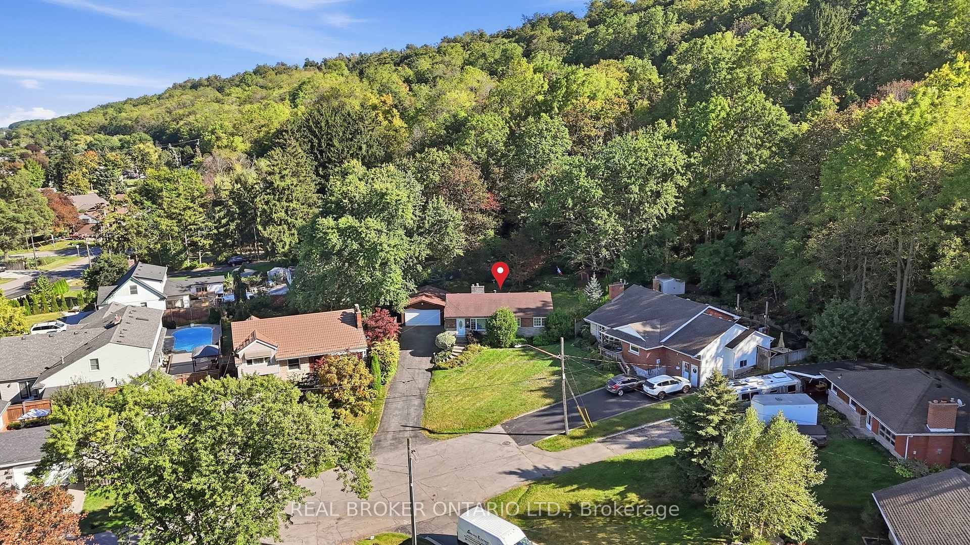 Photo 1 of 8 Hill Place, Hamilton, Stoney Creek — HOMEH