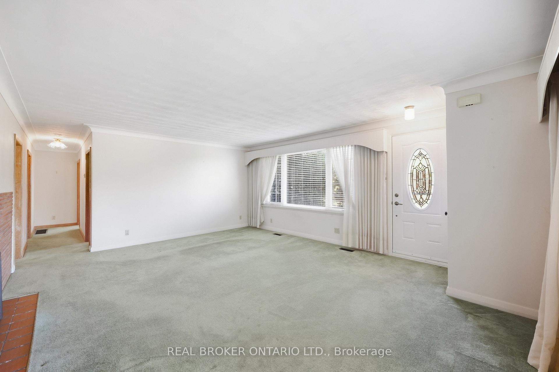 Photo 6 of 8 Hill Place, Hamilton, Stoney Creek — HOMEH
