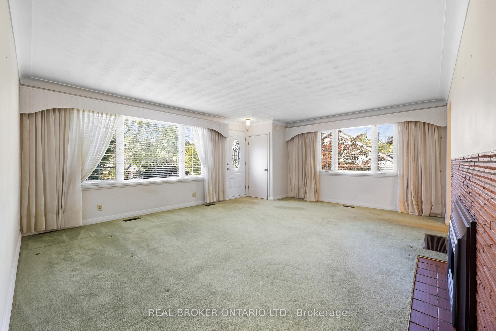 Photo 7 of 8 Hill Place, Hamilton, Stoney Creek — HOMEH