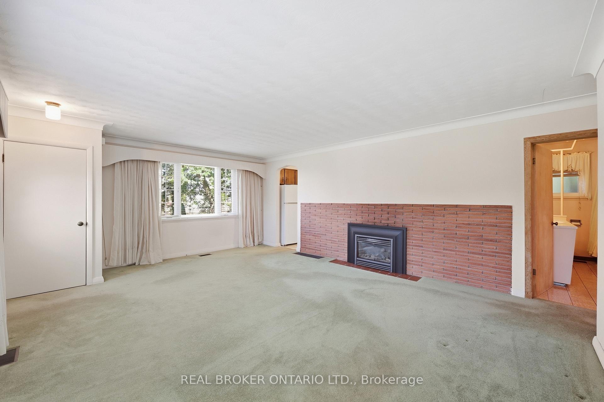 Photo 9 of 8 Hill Place, Hamilton, Stoney Creek — HOMEH