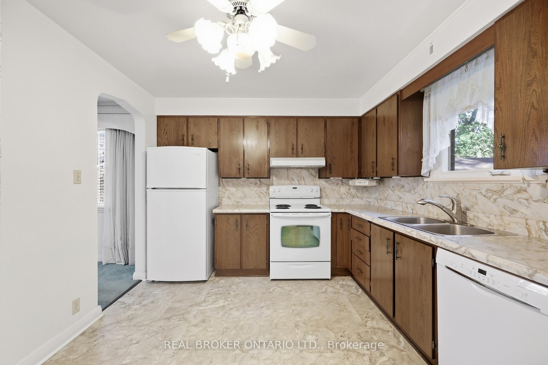 Photo 11 of 8 Hill Place, Hamilton, Stoney Creek — HOMEH