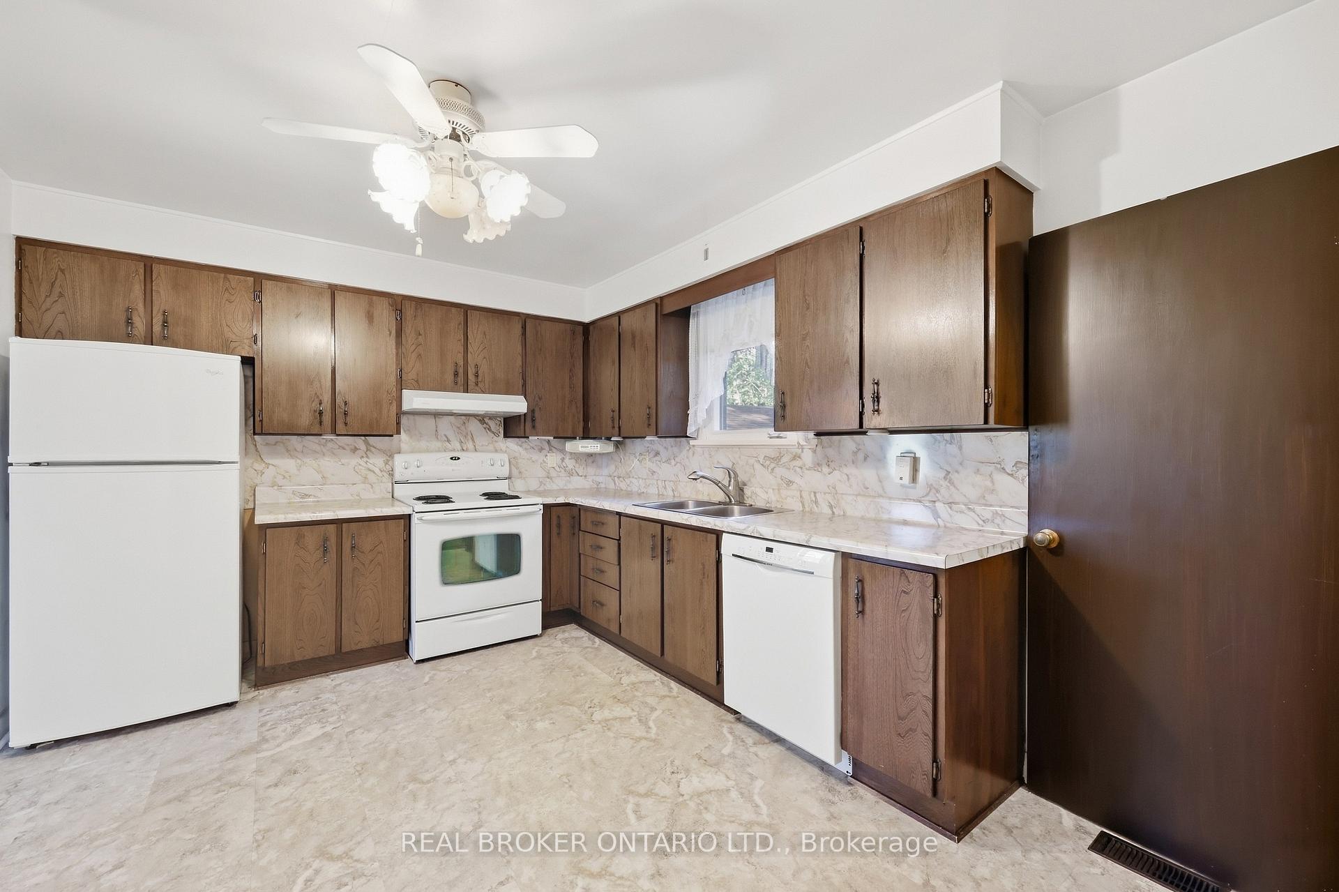 Photo 12 of 8 Hill Place, Hamilton, Stoney Creek — HOMEH