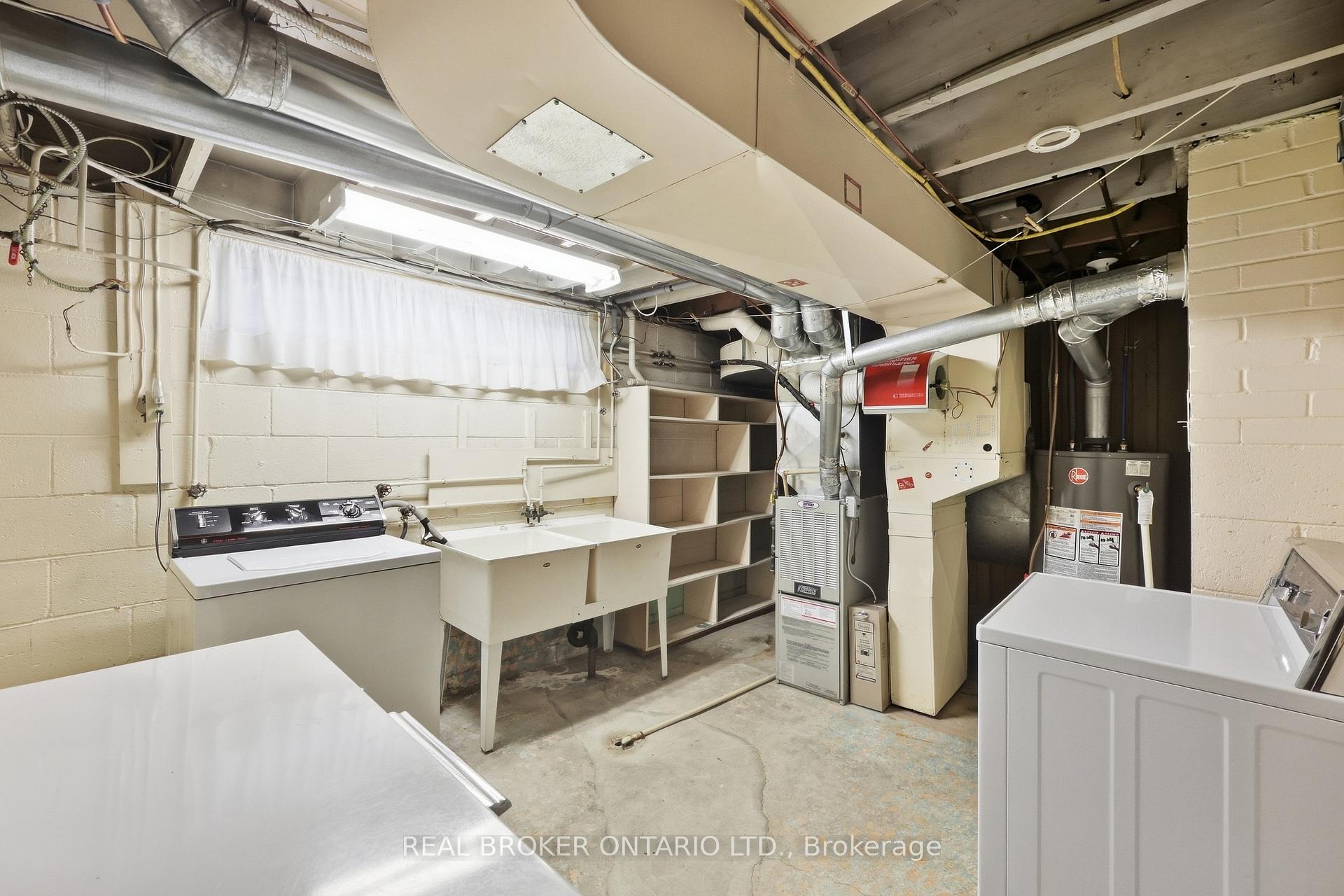 Photo 30 of 8 Hill Place, Hamilton, Stoney Creek — HOMEH