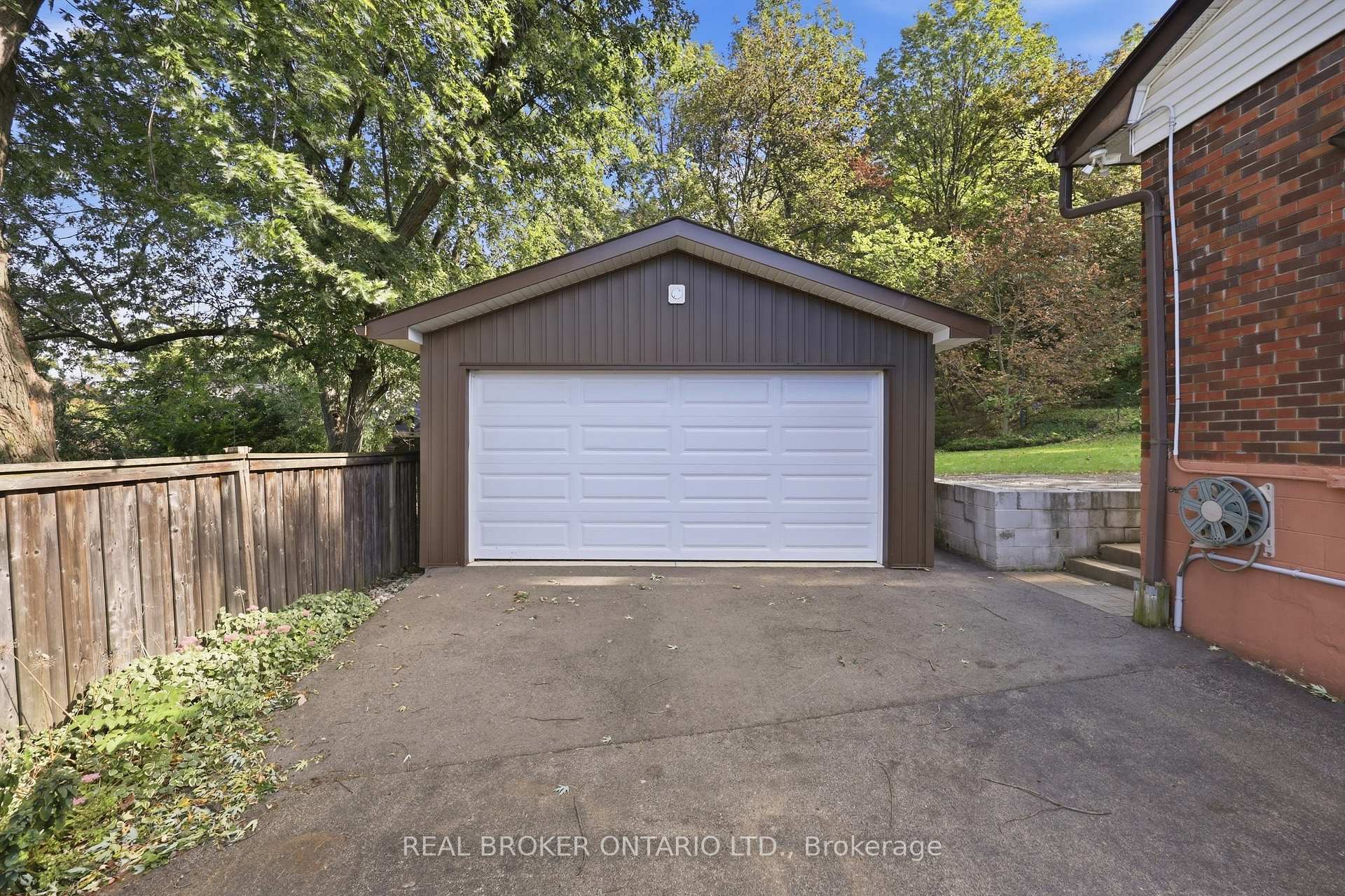Photo 31 of 8 Hill Place, Hamilton, Stoney Creek — HOMEH