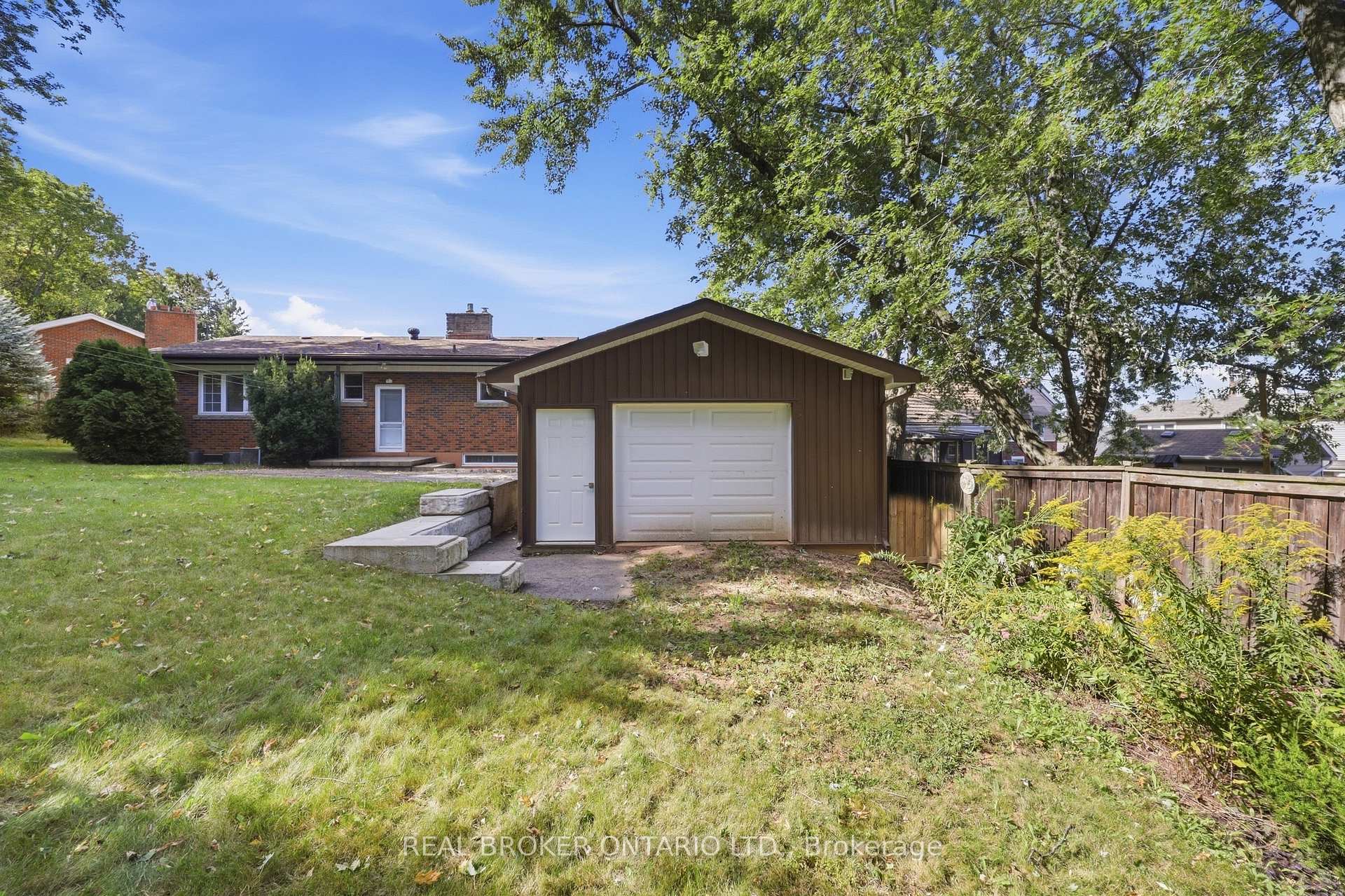 Photo 33 of 8 Hill Place, Hamilton, Stoney Creek — HOMEH