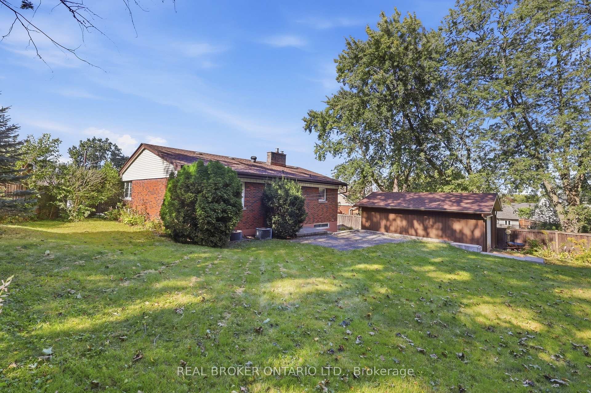 Photo 34 of 8 Hill Place, Hamilton, Stoney Creek — HOMEH