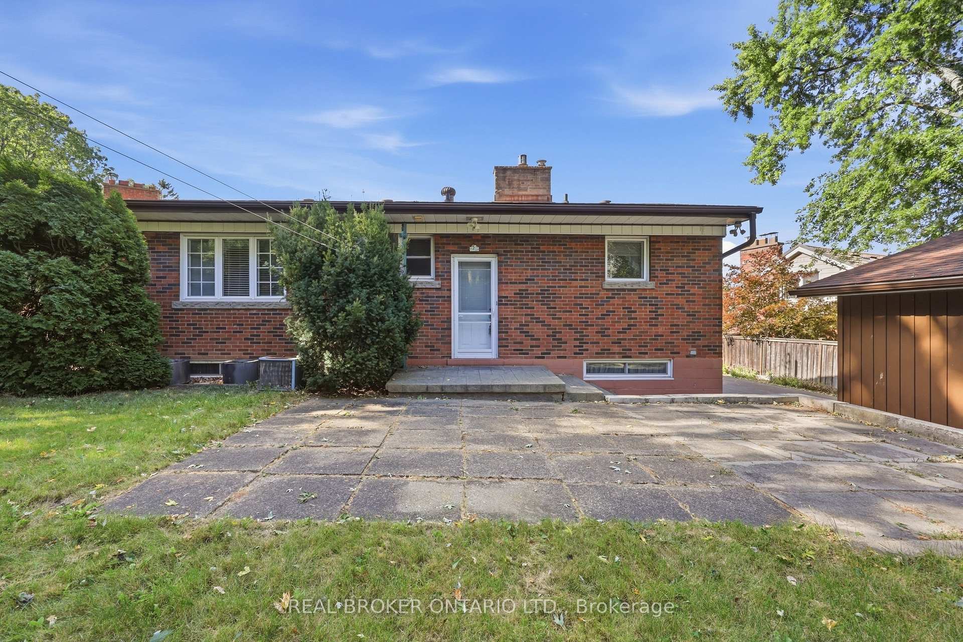 Photo 35 of 8 Hill Place, Hamilton, Stoney Creek — HOMEH