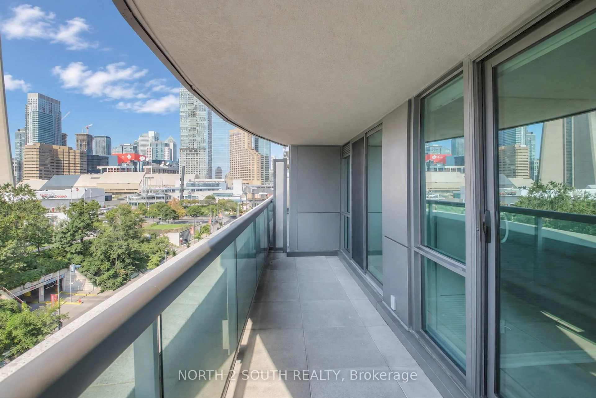 Photo 3 of Unit 712, 25 Lower Simcoe Street, Toronto, Waterfront Communities — HOMEH