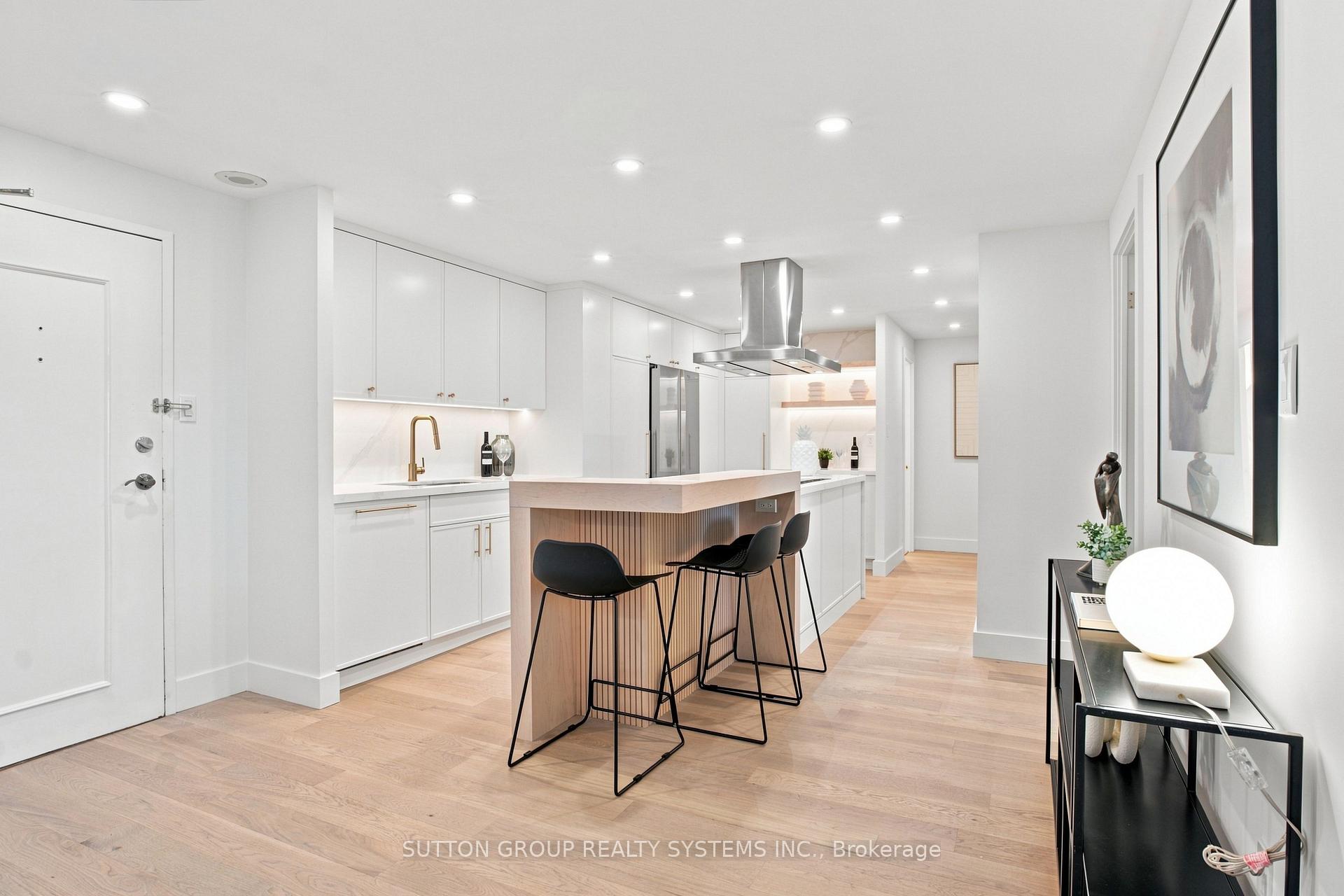 Photo of Unit 1504, 812 Burnhamthorpe Road