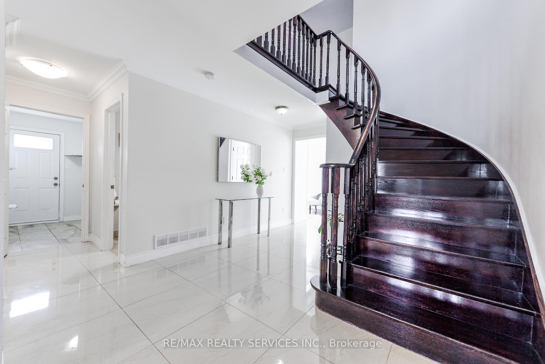 Photo 11 of 10 St Mark Place, Brampton, Northwood Park — HOMEH