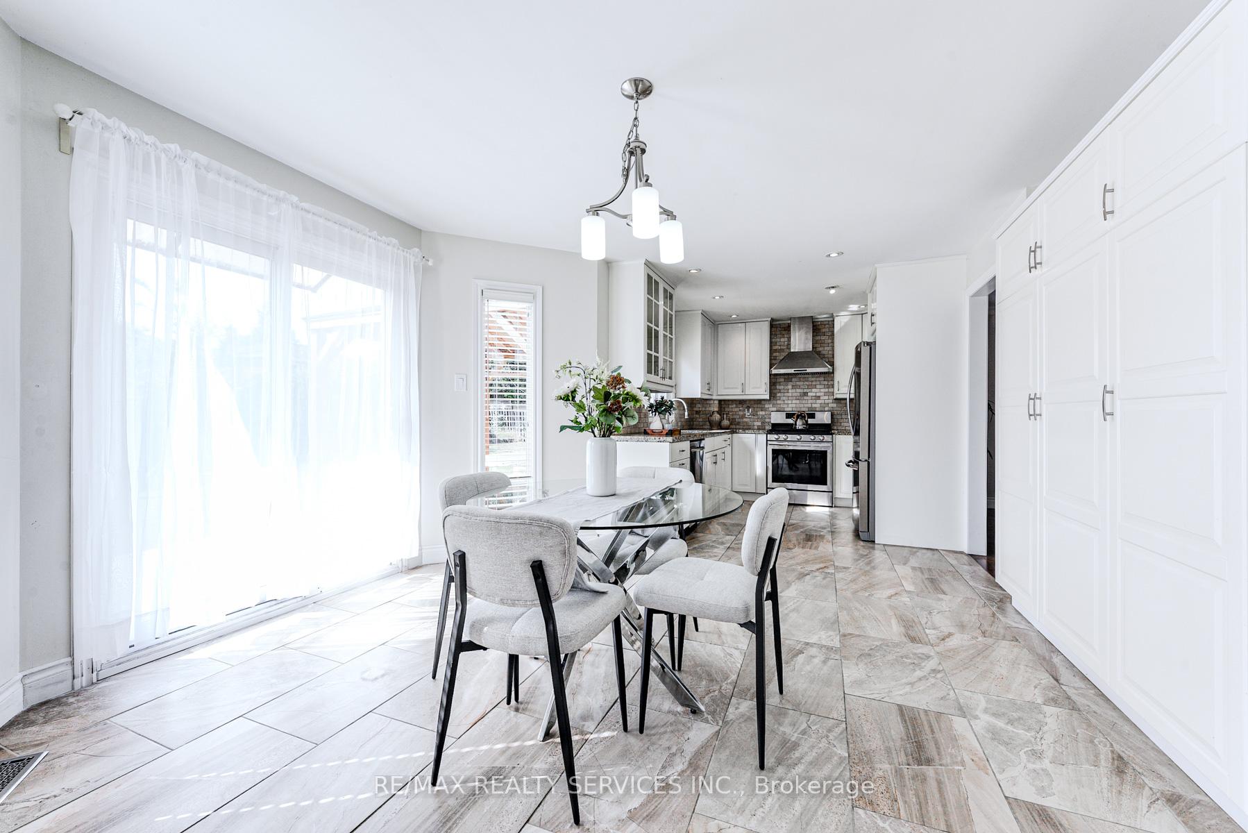 Photo 24 of 10 St Mark Place, Brampton, Northwood Park — HOMEH
