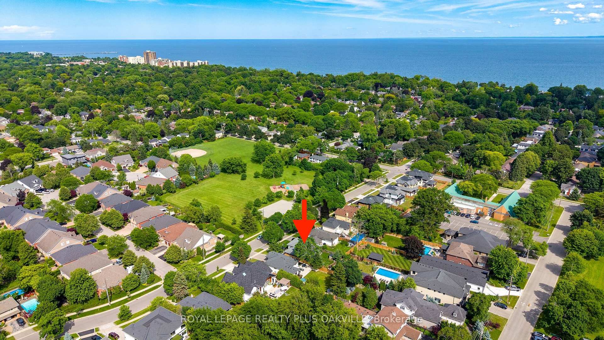 Photo 3 of 336 Tuck Drive, Burlington, Shoreacres — HOMEH