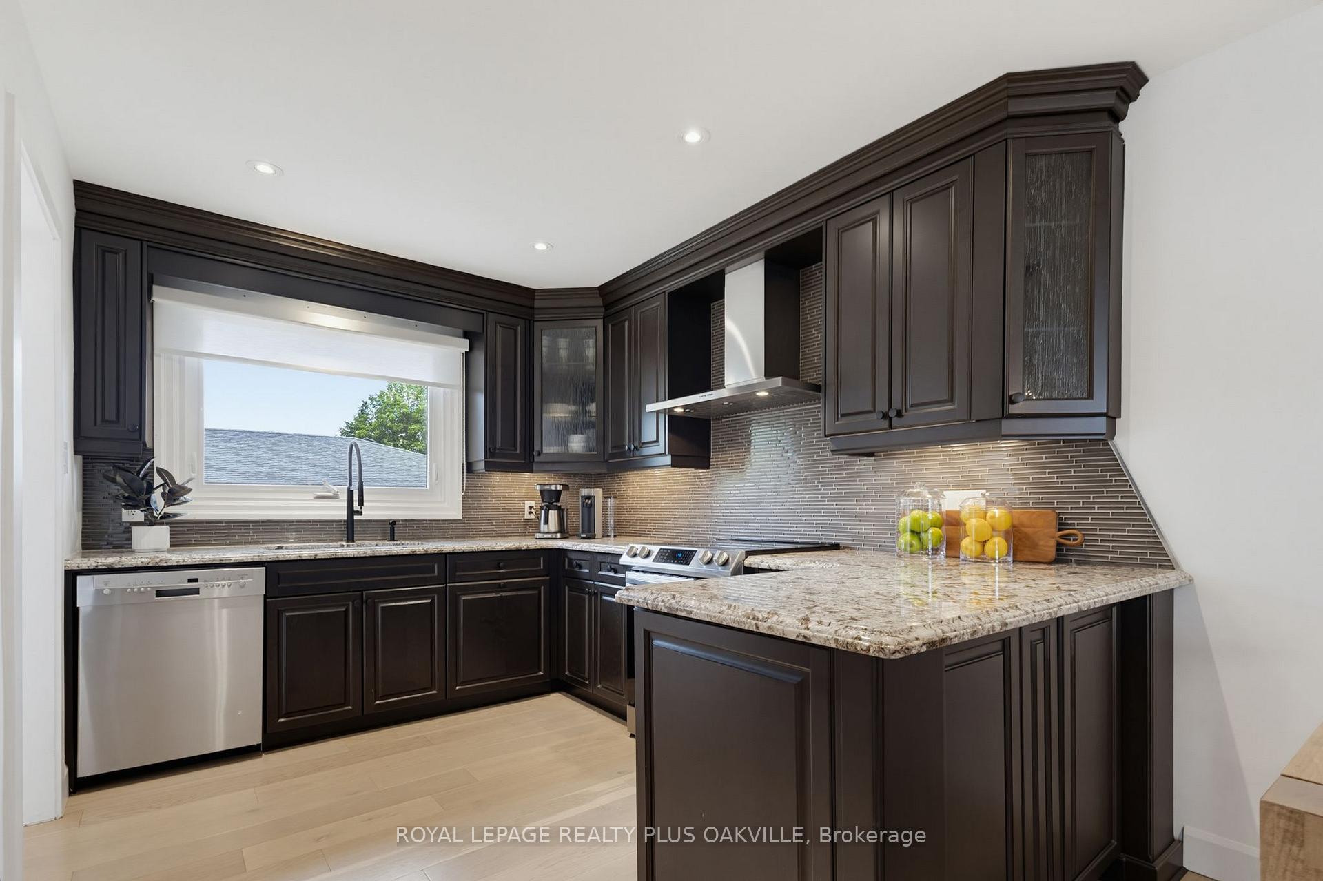 Photo 11 of 336 Tuck Drive, Burlington, Shoreacres — HOMEH
