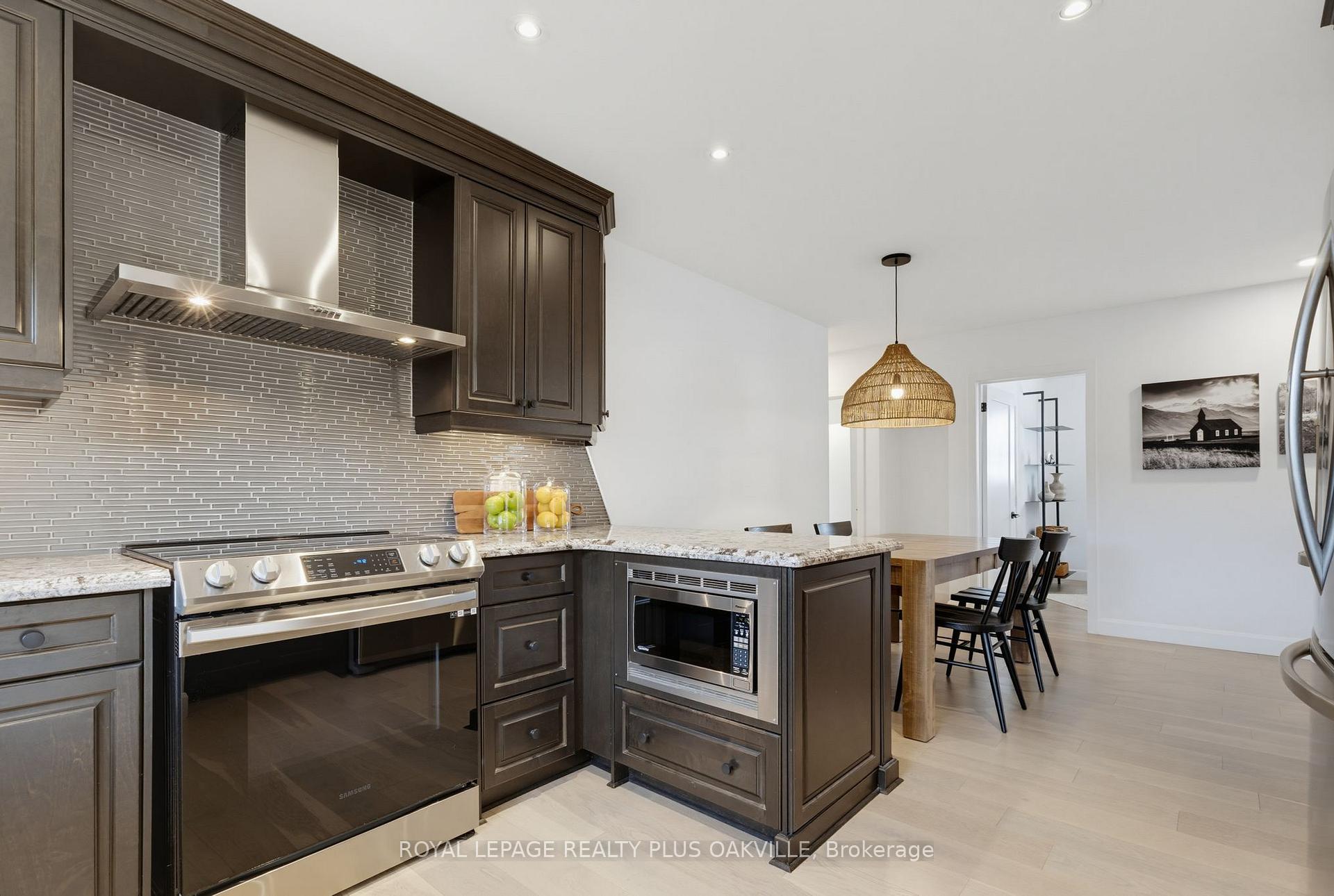 Photo 14 of 336 Tuck Drive, Burlington, Shoreacres — HOMEH