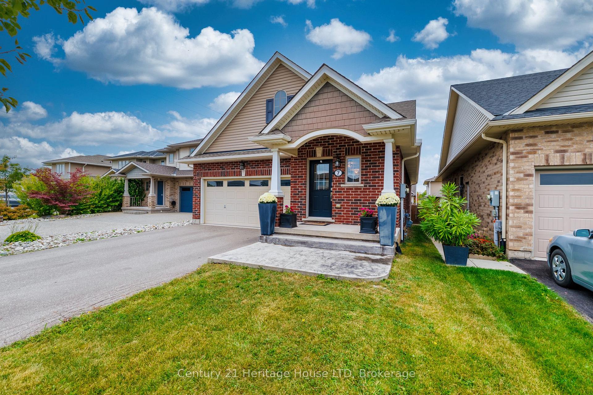 Photo 3 of 7 Kenmar Court, St. Catharines, Secord Woods — HOMEH