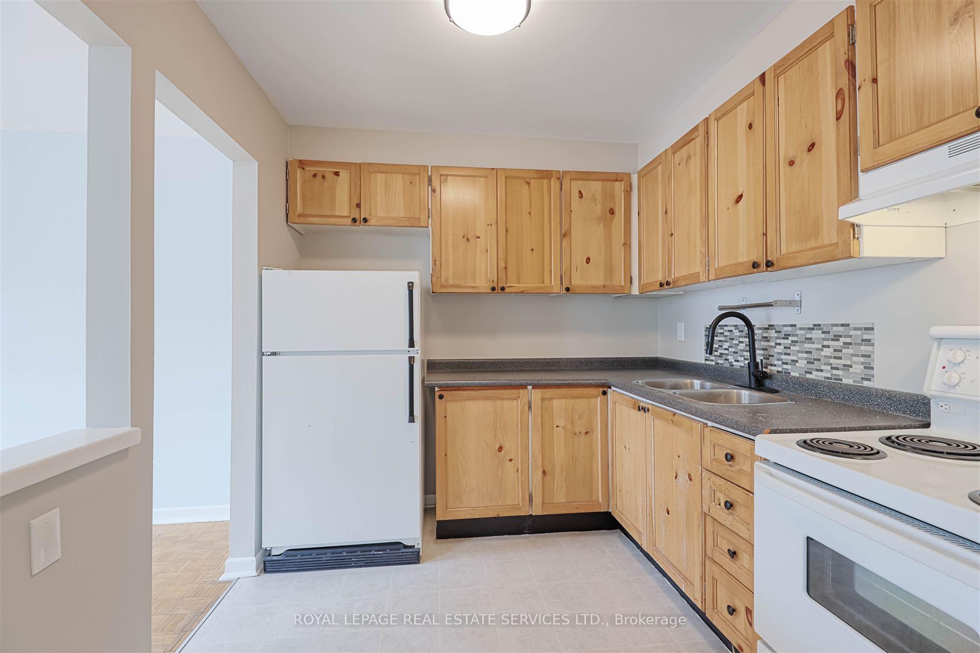 Photo 6 of Unit Back, 2875 Bloor Street, Etobicoke, Stonegate-Queensway — HOMEH