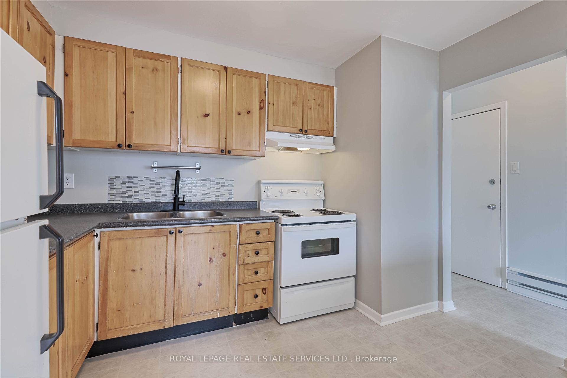 Photo 7 of Unit Back, 2875 Bloor Street, Etobicoke, Stonegate-Queensway — HOMEH