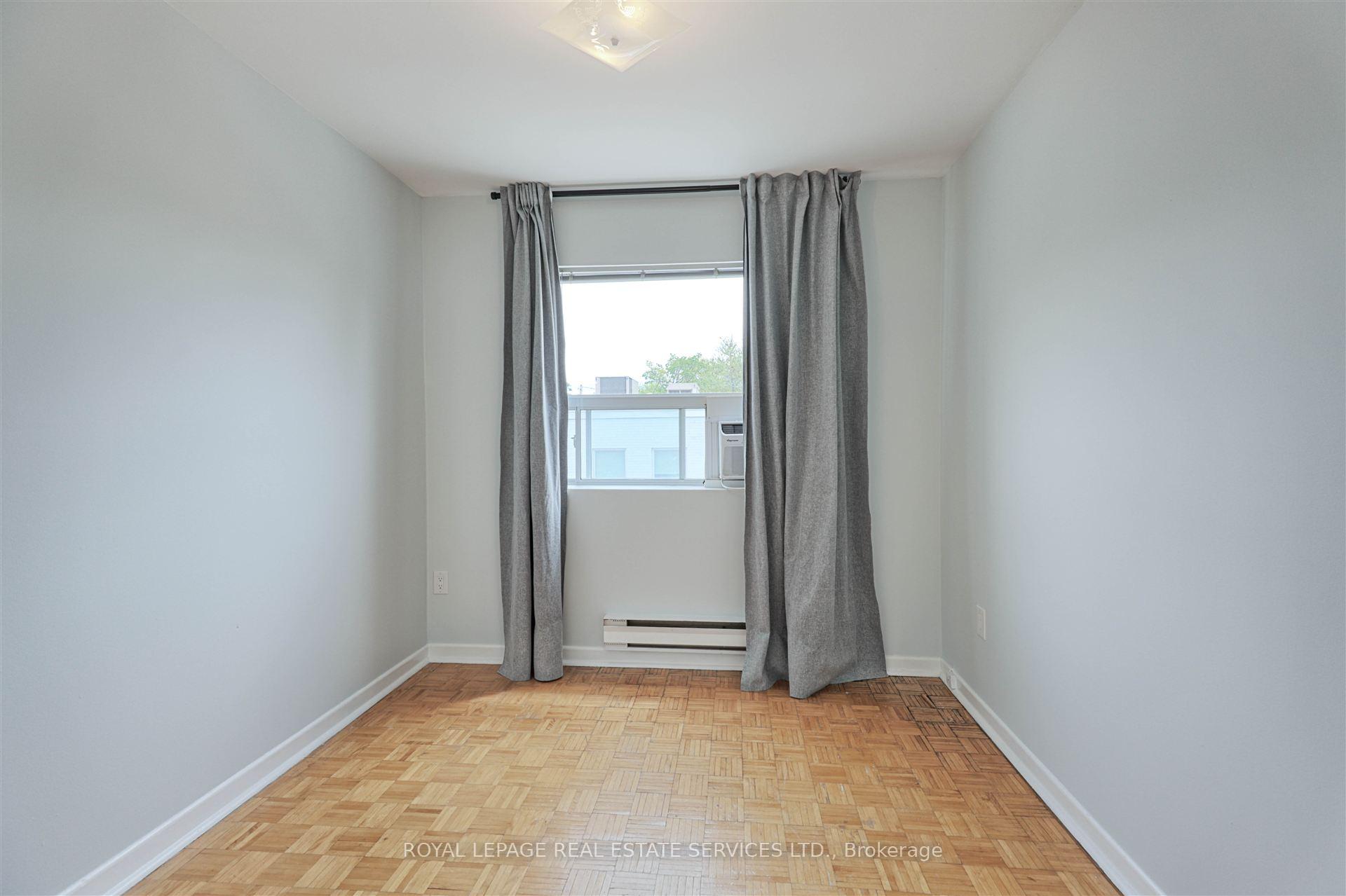 Photo 10 of Unit Back, 2875 Bloor Street, Etobicoke, Stonegate-Queensway — HOMEH