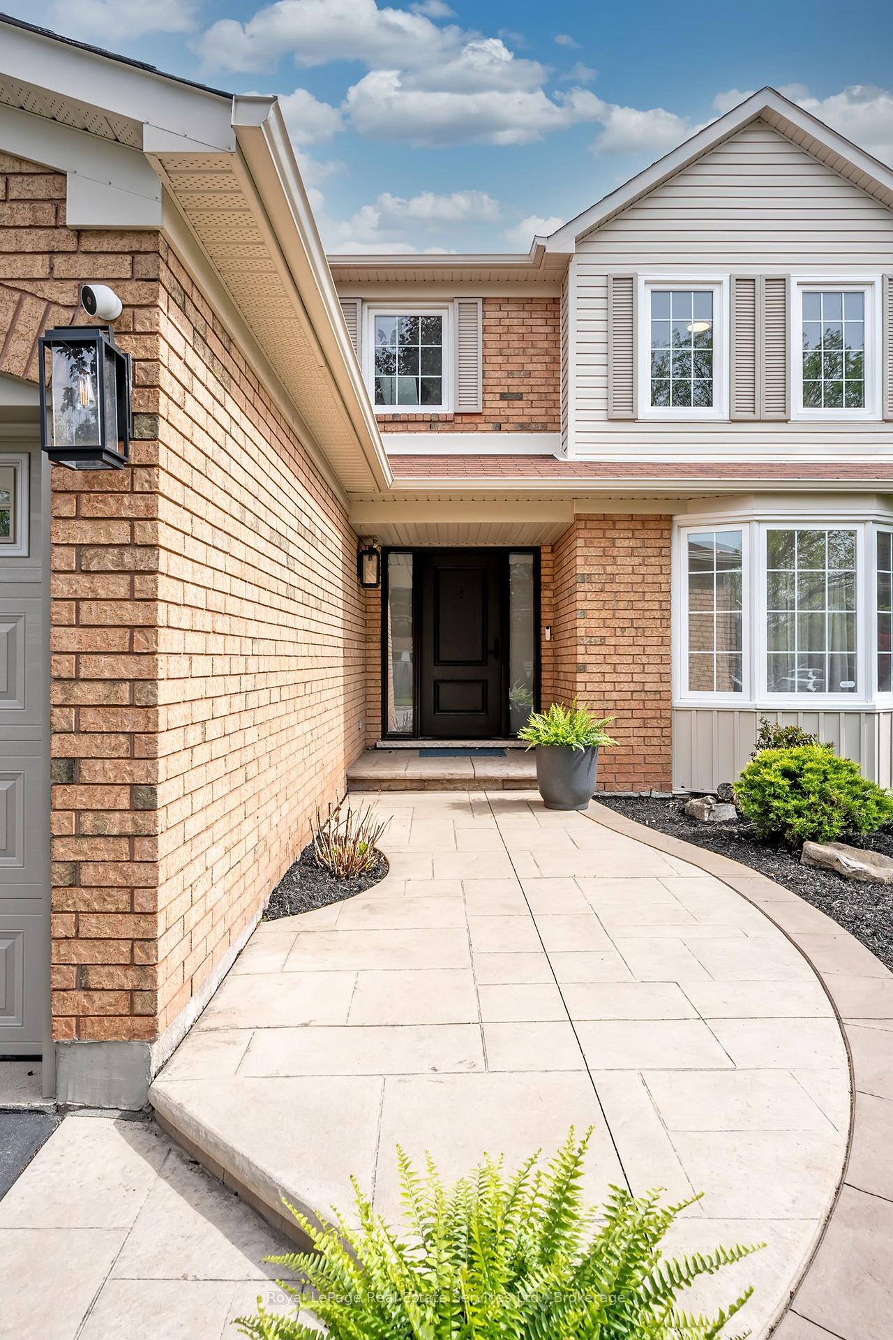 Photo 4 of 1429 Thistledown Road, Oakville, Glen Abbey — HOMEH