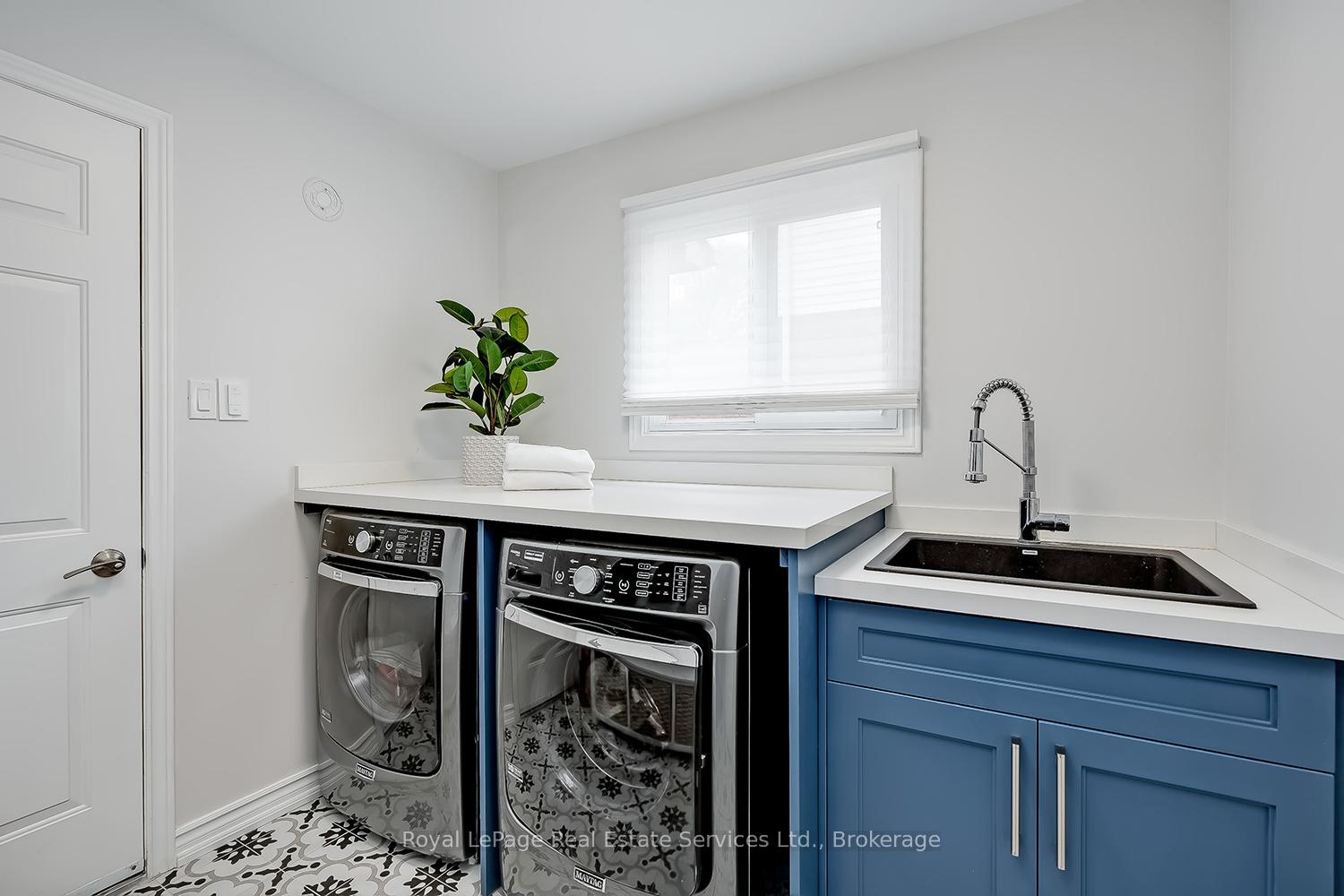 Photo 21 of 1429 Thistledown Road, Oakville, Glen Abbey — HOMEH