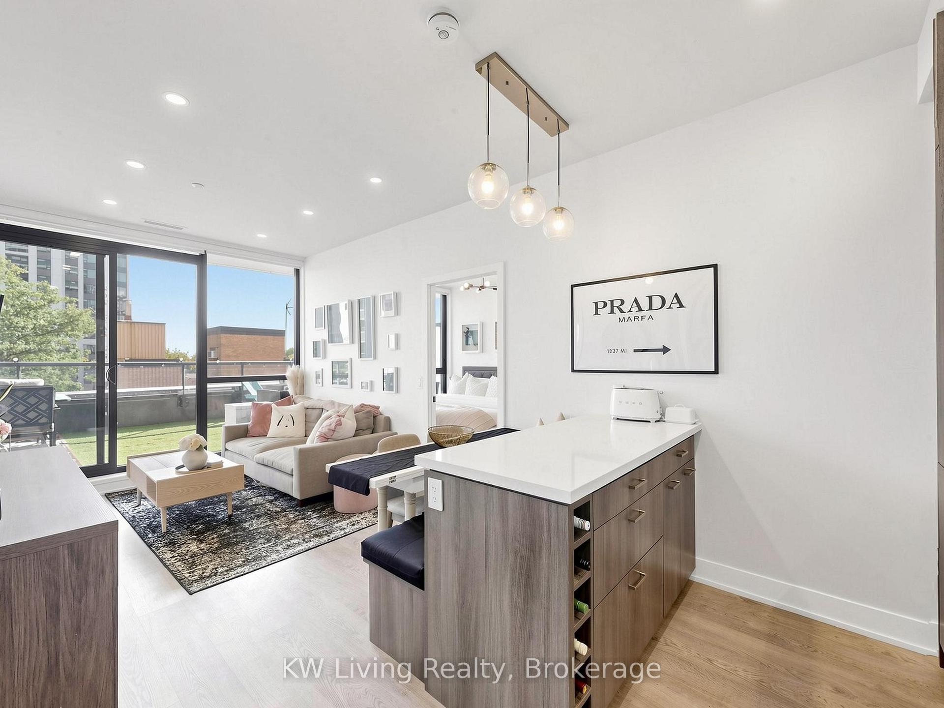 Photo 6 of Unit 406, 11 Lillian Street, Toronto, Mount Pleasant West — HOMEH