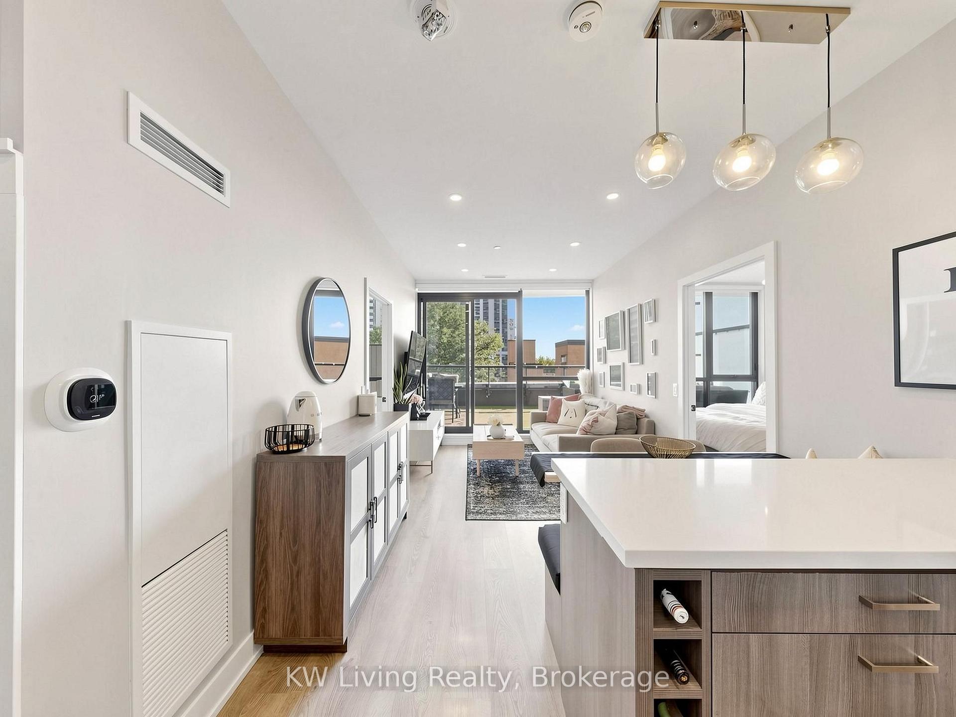 Photo 8 of Unit 406, 11 Lillian Street, Toronto, Mount Pleasant West — HOMEH