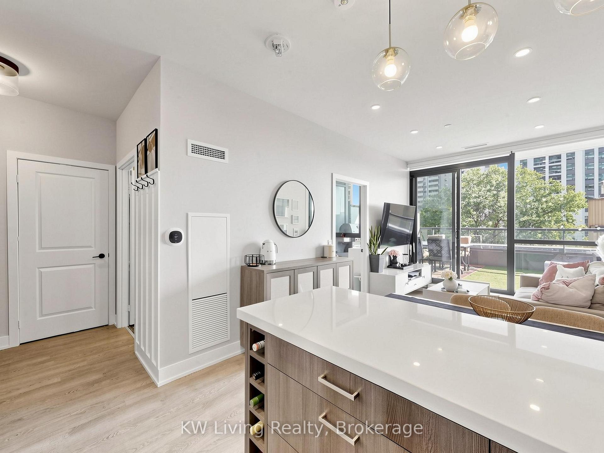 Photo 9 of Unit 406, 11 Lillian Street, Toronto, Mount Pleasant West — HOMEH