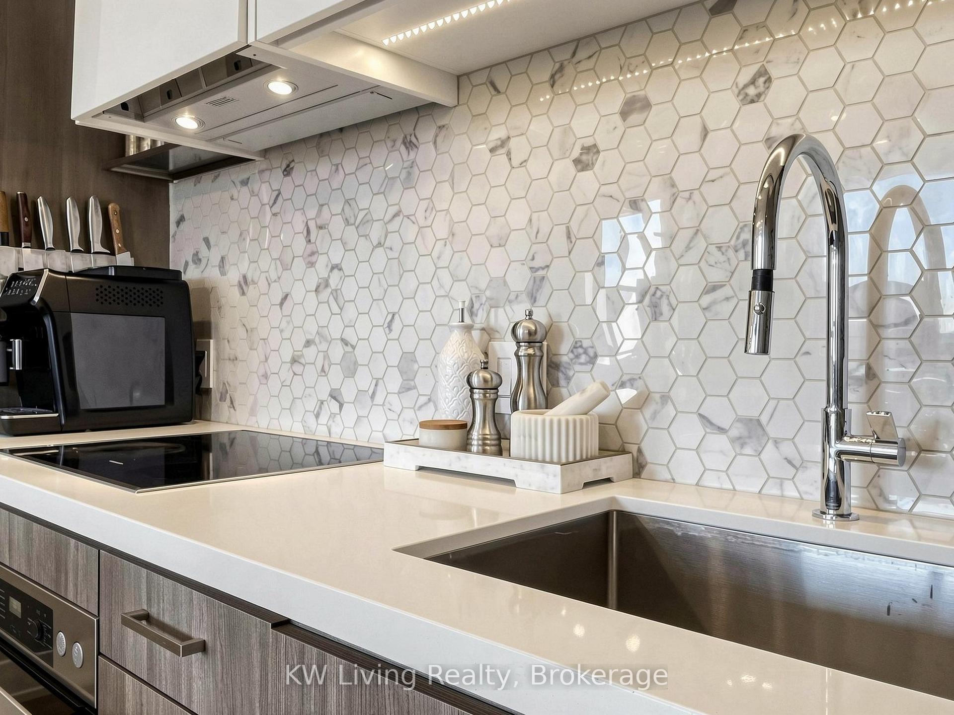 Photo 16 of Unit 406, 11 Lillian Street, Toronto, Mount Pleasant West — HOMEH