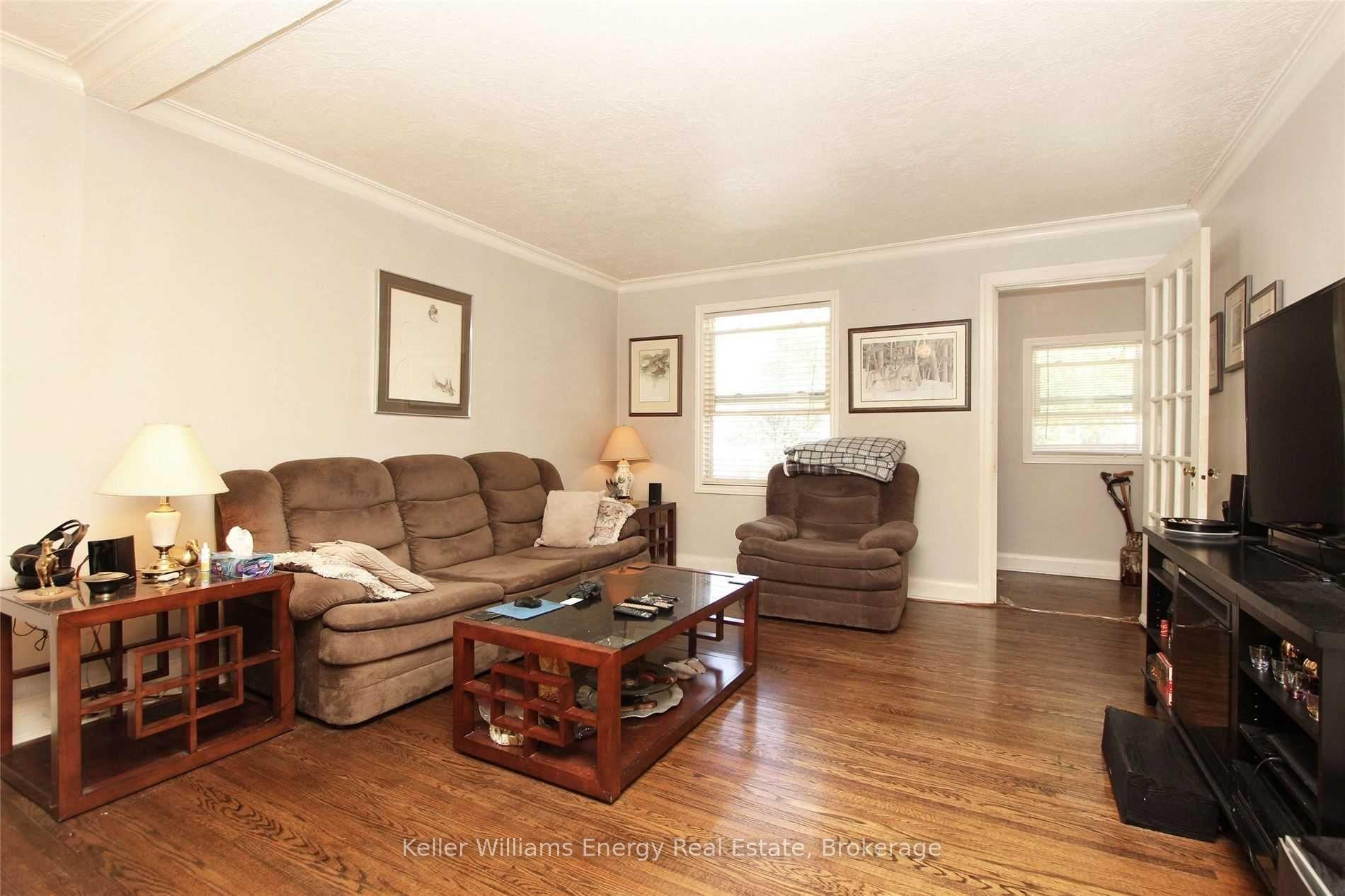 Photo 3 of 64 Grenfell Street, Oshawa, Vanier — HOMEH