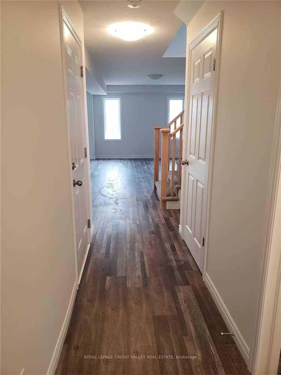 Photo 15 of 2954 Turner Crescent, London, South U — HOMEH