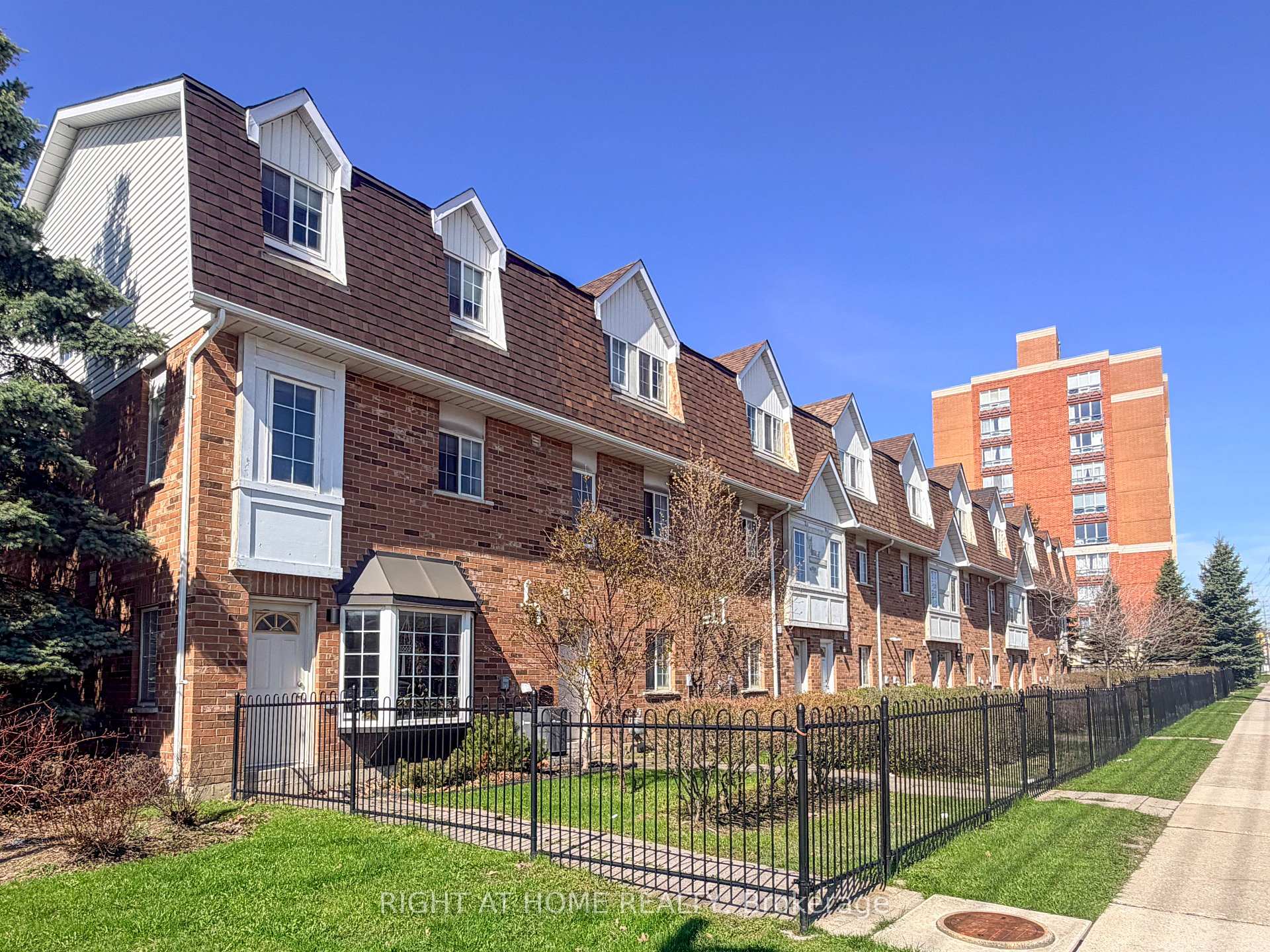Photo of Unit 28, 1525 South Parade Court
