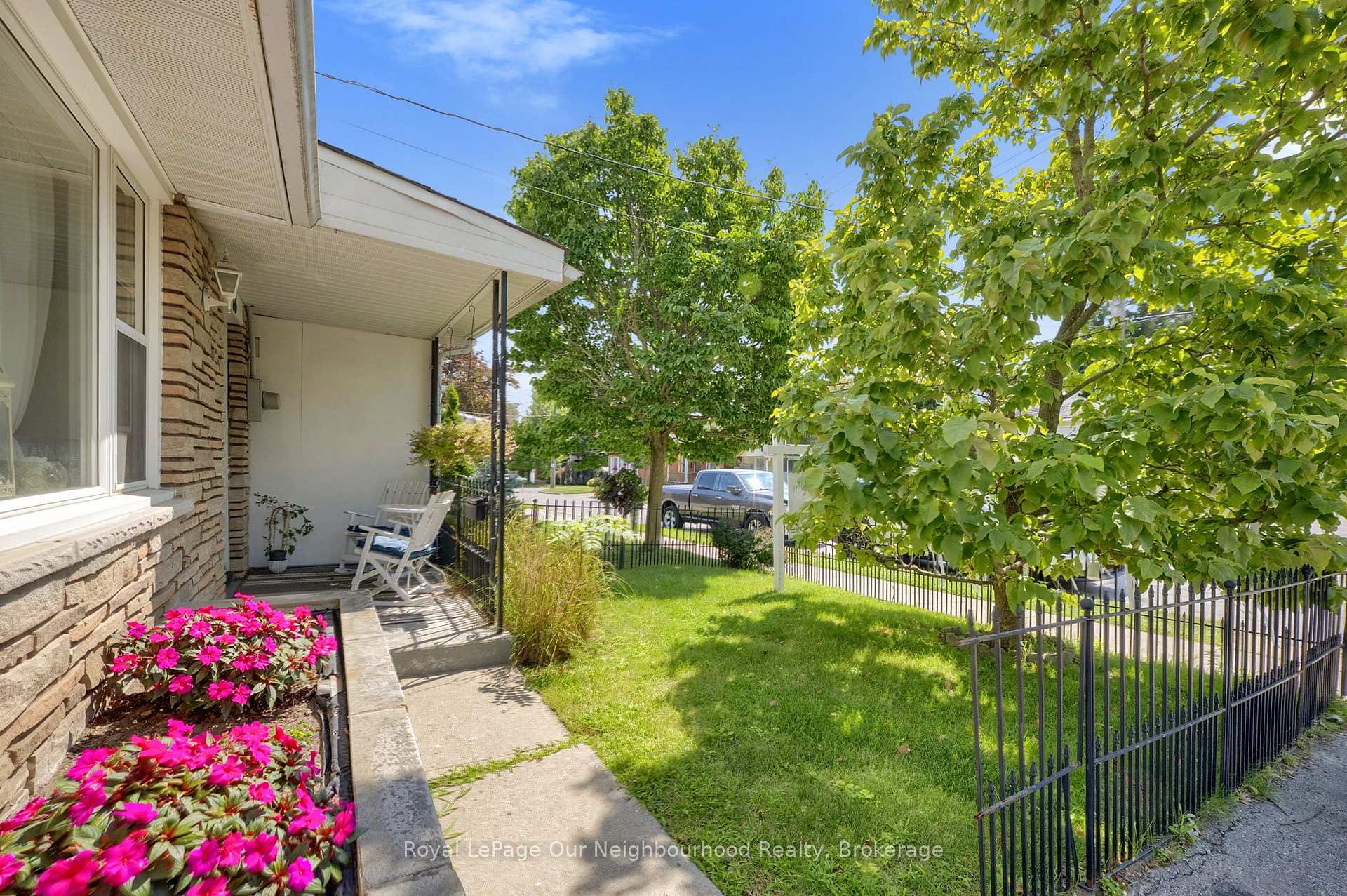 Photo 4 of 66 Wellington Street, Clarington, Bowmanville — HOMEH