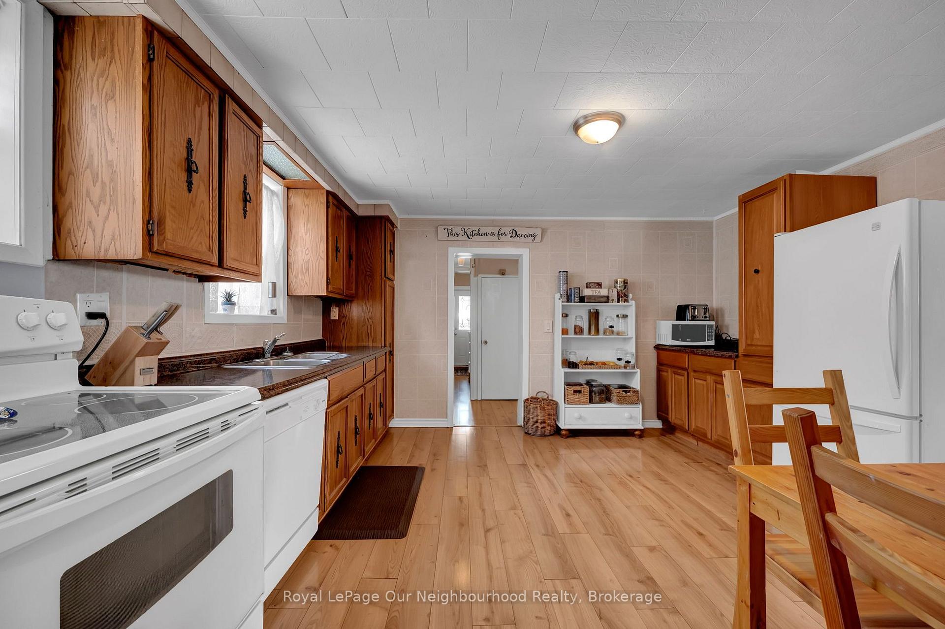 Photo 17 of 66 Wellington Street, Clarington, Bowmanville — HOMEH