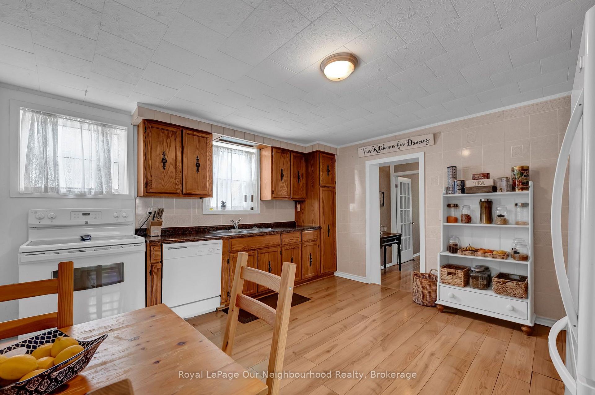 Photo 18 of 66 Wellington Street, Clarington, Bowmanville — HOMEH