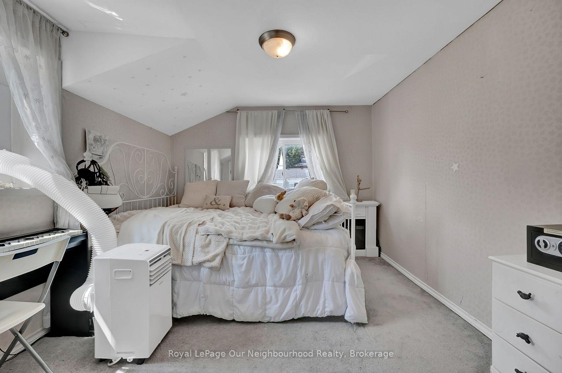 Photo 32 of 66 Wellington Street, Clarington, Bowmanville — HOMEH